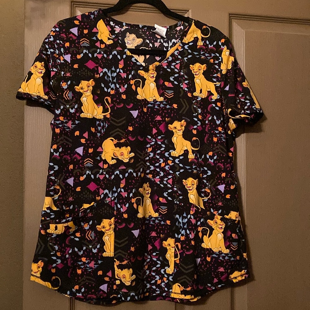 Disney Lion King 🦁 Scrub Top Like New!